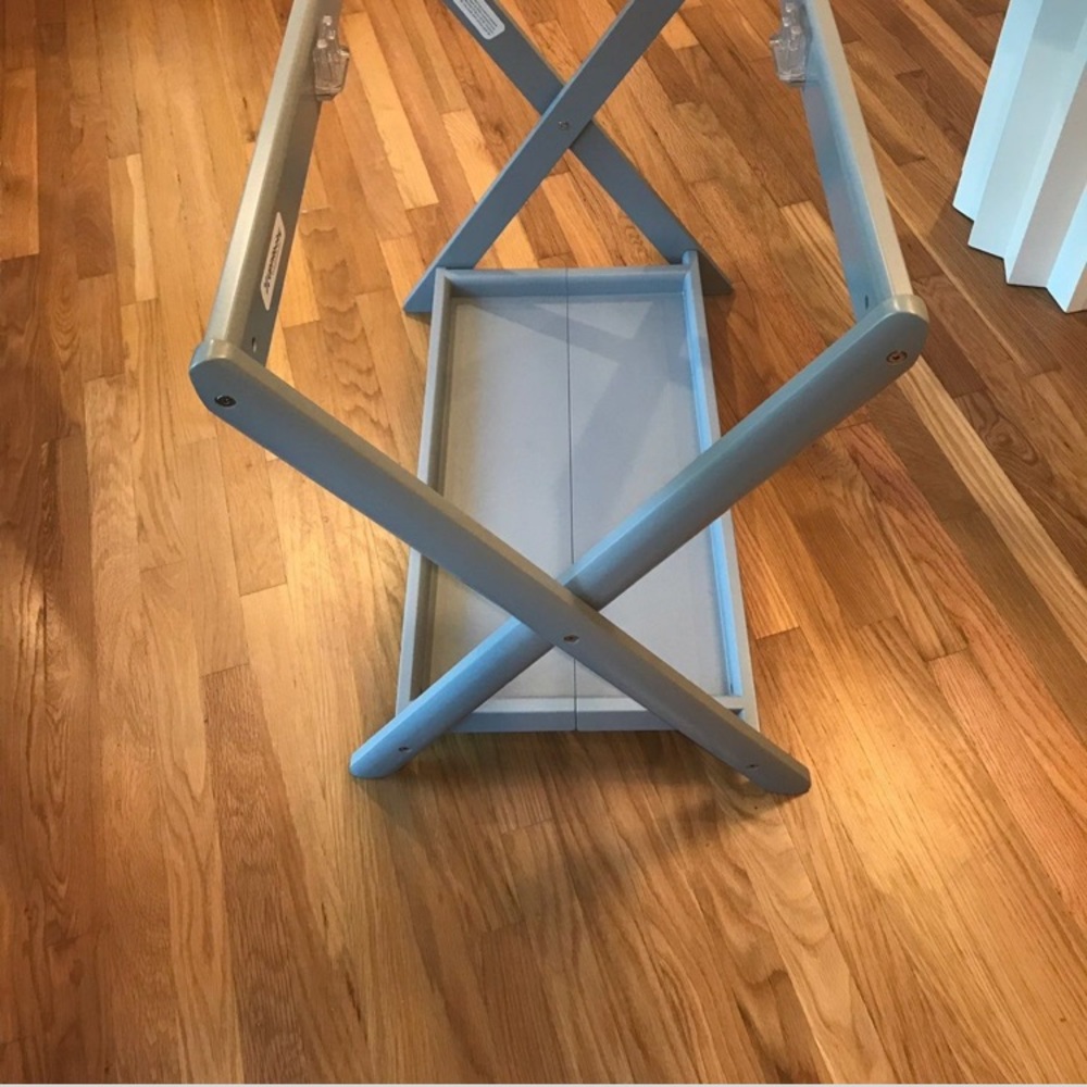 Upa baby bassinet stand